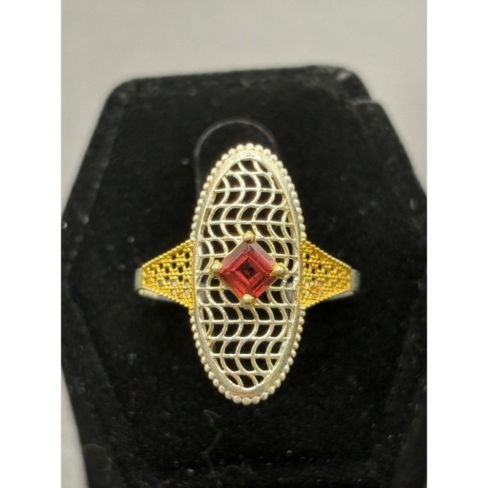 EUC Sterling Silver Genuine Garnet Two Tone Ring Size 9 H11
